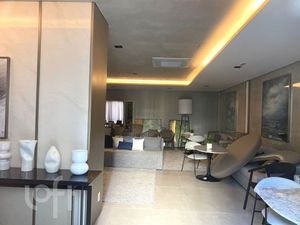 Image 19 - 844555