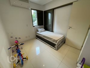 Image 21 - 844585