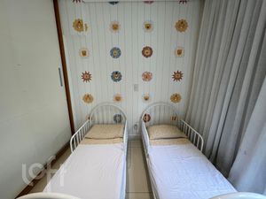 Image 18 - 844585