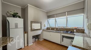 Image 11 - 844660