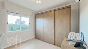 Image 18 - 844660