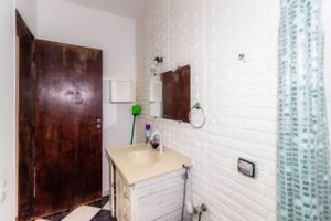 Image 32 - 844788