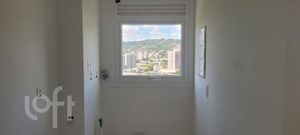 Image 4 - 844859