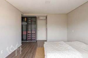 Image 11 - 844977