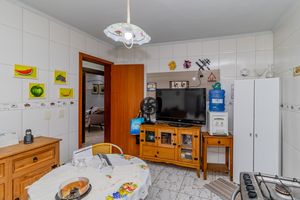 Image 33 - 845053