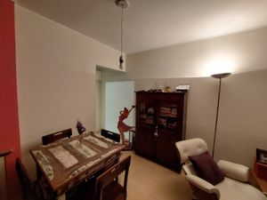 Image 4 - 845274