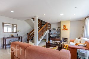 Image 4 - 845294