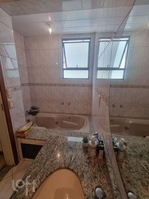 Image 11 - 845971