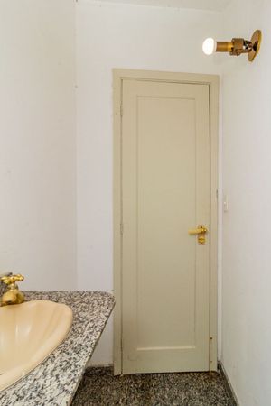 Image 16 - 846080