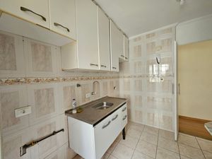 Image 4 - 846212