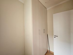 Image 12 - 846212
