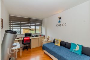 Image 11 - 846294
