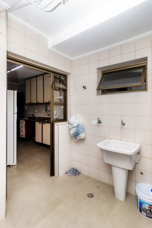 Image 33 - 846653