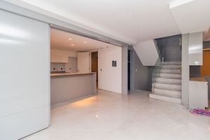 Image 6 - 846897