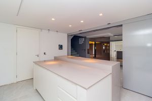 Image 11 - 846897