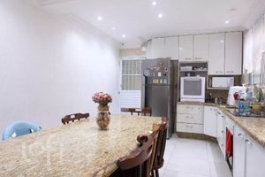 Image 6 - 846946