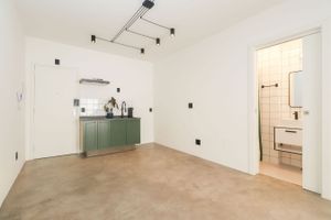 Image 3 - 847012