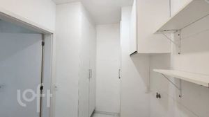 Image 4 - 847205