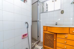 Image 9 - 847258