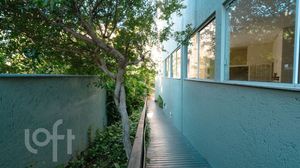 Image 5 - 847294
