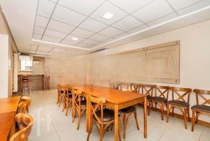 Image 25 - 847352