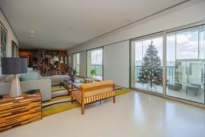 Image 4 - 847508