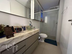 Image 12 - 847575