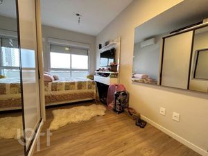 Image 11 - 847575