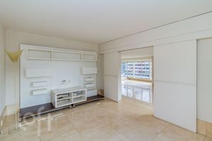 Image 19 - 847590
