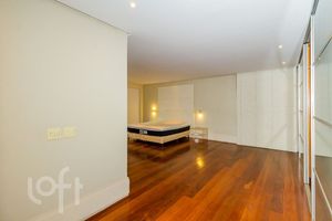 Image 38 - 847590