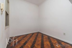 Image 1 - 847596