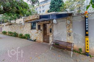 Image 32 - 847945