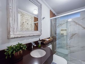 Image 9 - 847980