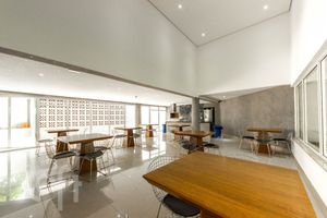 Image 24 - 848008