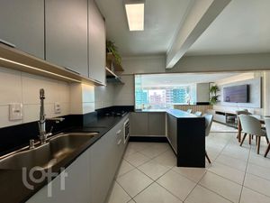 Image 12 - 848009