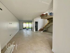 Image 3 - 848135