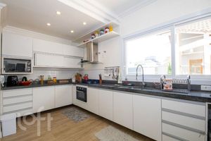 Image 10 - 848292
