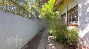 Image 6 - 848351
