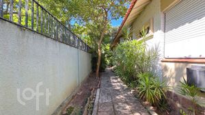 Image 4 - 848351