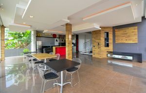 Image 37 - 848355