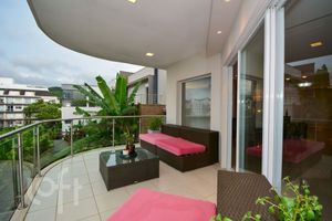 Image 11 - 848355