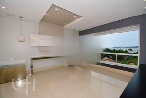 Image 6 - 848355