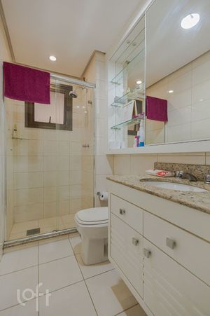 Image 19 - 848557