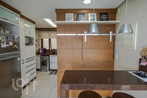 Image 7 - 848557