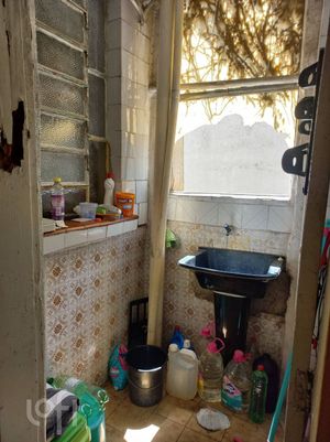 Image 19 - 848596