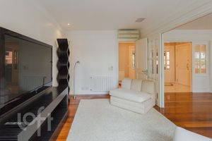 Image 9 - 848605