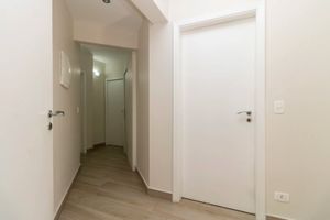 Image 14 - 848811