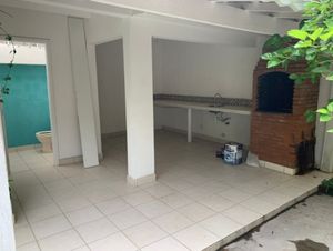 Image 12 - 848885