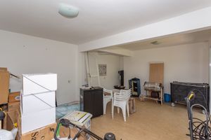 Image 33 - 848913