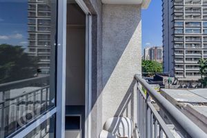 Image 4 - 848937